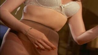 21. Анджела Карнон